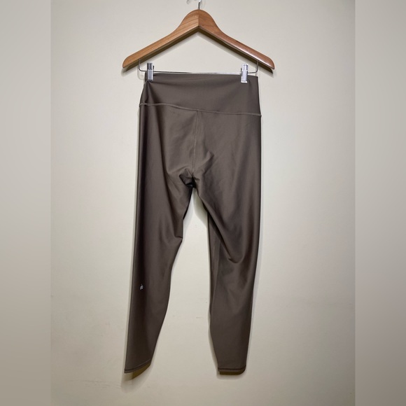 Alo Yoga Airlift Legging in Olive Branch - Picture 8 of 8